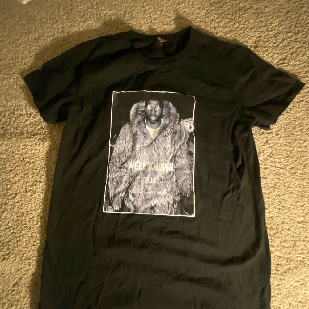 Artistic Black Short Sleeve Tee with Photographic Print